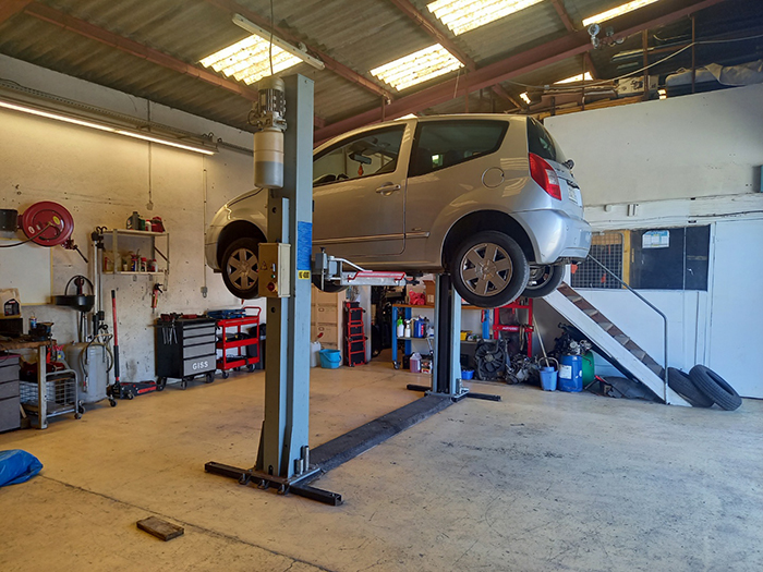 Garage solidaire : Réparation et entretien de voitures