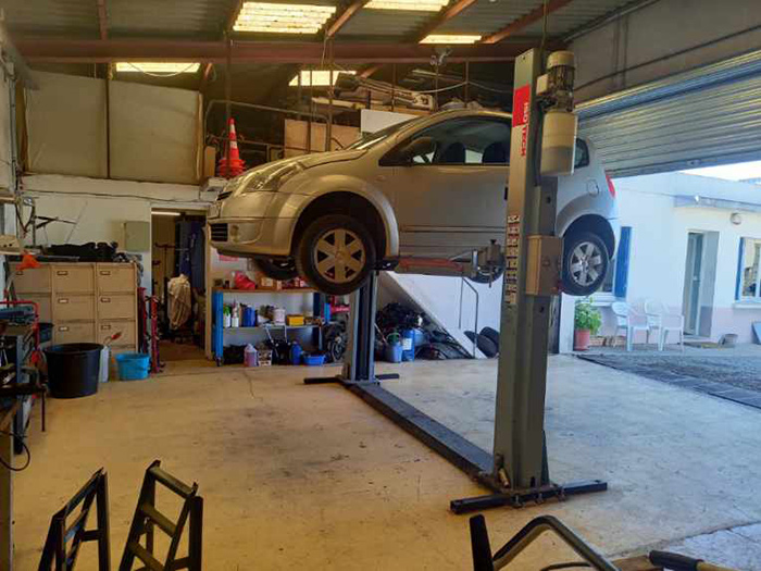 Garage solidaire : Réparation et entretien de voitures