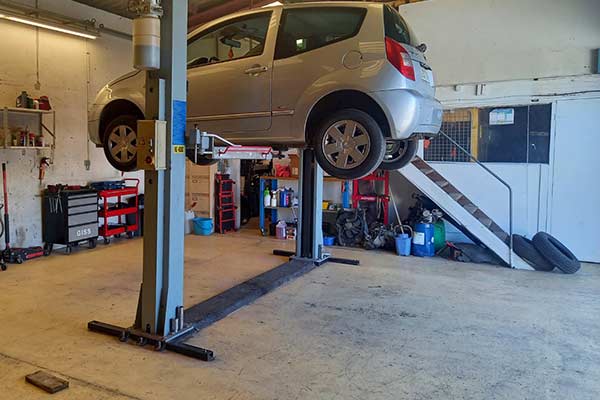 Garage solidaire : Réparation et entretien de voitures
